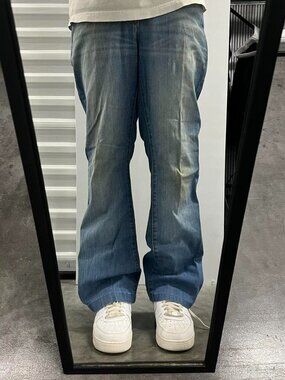 Vintage Y2K/2000s Flared Skater Style Medium Wash Denim Jeans!